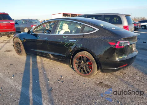2018 Tesla Model 3 Long Range/Performance z USA, uszkodzony, nr VIN 5YJ3E1EB9JF171041